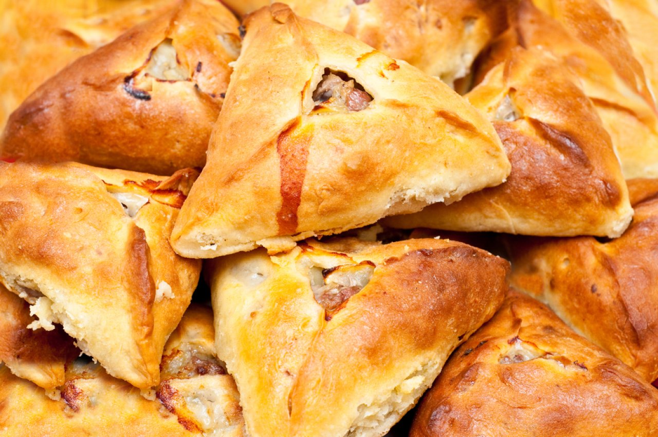 Треугольные пирожки с мясом - эчпочмаки Треугольные пирожки с мясом - эчпочмаки
